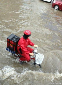 恶劣天气外卖迟到，给差评还是多包容？