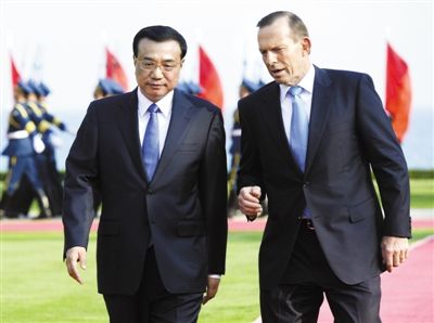 两位总理通话场景