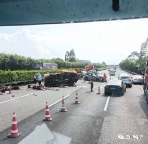 蔚来汽车事故现场