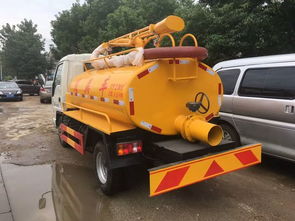 95后掏粪工：粪车与奔驰的人生奇景