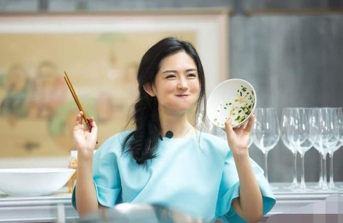 谢娜在节目中笑容灿烂