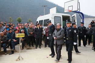 警察押解犯人现场