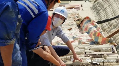 技术人员勘察现场