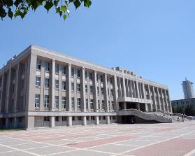 东北大学图书馆内部景象