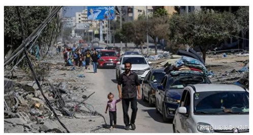 民众逃离家园场景