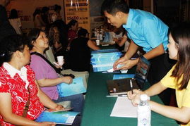 购房者咨询现场