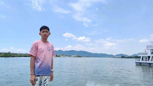 失联高中生胡一啸今日平安回国，背后故事引深思