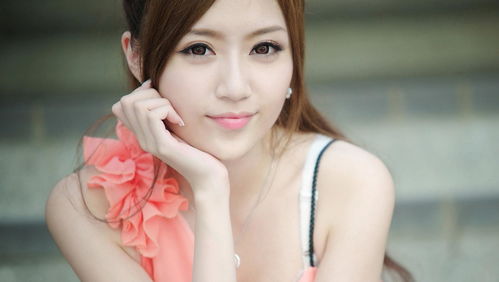 哈萨克斯坦女网红恶搞中国人后诚恳道歉，网友态度转变