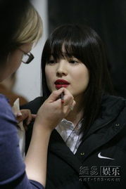 宋慧乔片场工作的画面