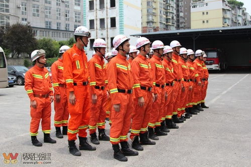 消防队员集结待命的场景