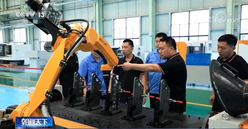 技术人员调试赛博养老搭子