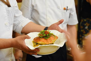 大厨现场制作美食