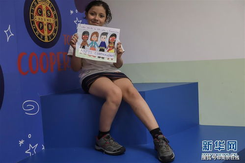 不同肤色的人手牵手