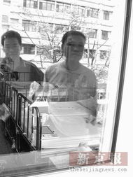 10岁男童因二手烟患肺癌，父亲烟瘾大该担何责？