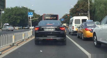 挂着假外交牌照的轿车