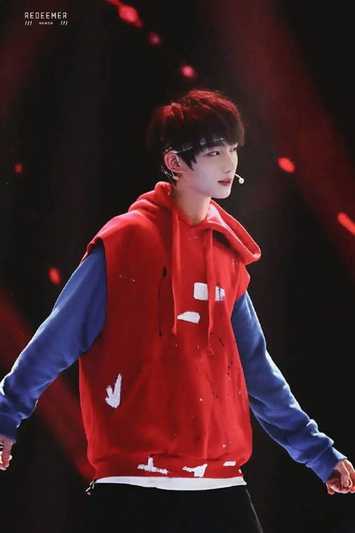 丁程鑫脖子惊现唇印，背后真相令人咋舌！