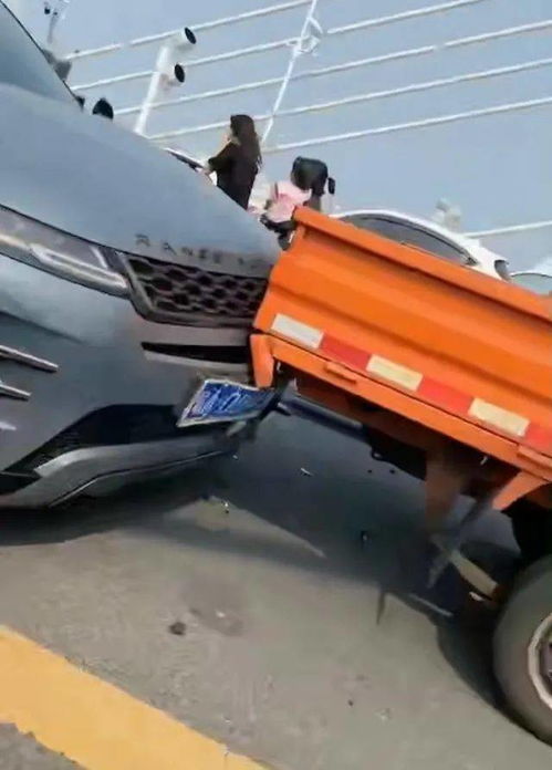 救援车辆抵达现场