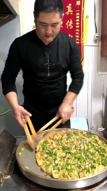 美国卖酱香饼小伙被指诈骗，背后真相令人咋舌！