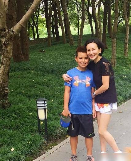 王琳与儿子温馨照片