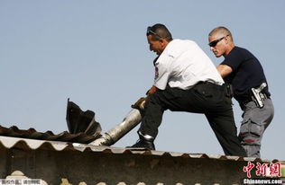 柬军火箭炮开火！火箭弹密集升空，泰柬边境局势紧张