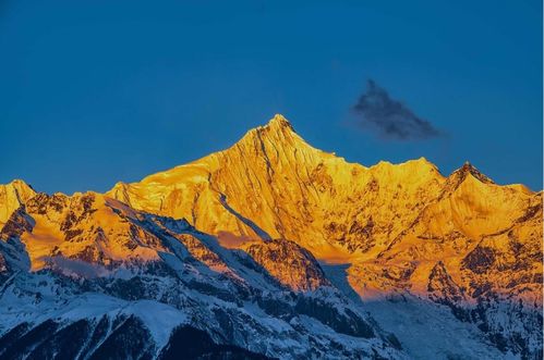 目睹日照金山，好运相伴一整年！