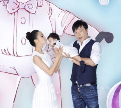 陈思诚陪儿子出国比赛：平衡事业家庭的典范