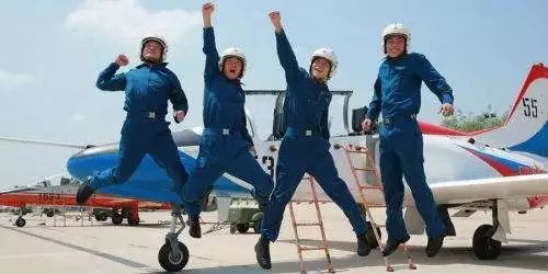 72年后，中国‘最神秘军校’首招本科女学员，她们的故事太励志！