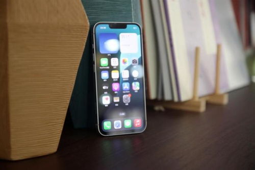 iPhone 17 Pro橙色手机展示