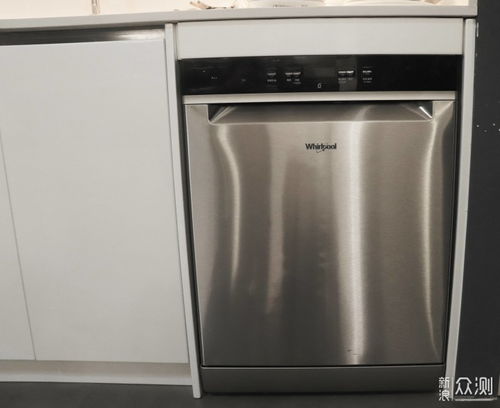 一个干净的洗碗机
