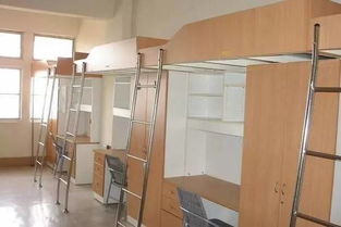 一群人在宿舍午睡