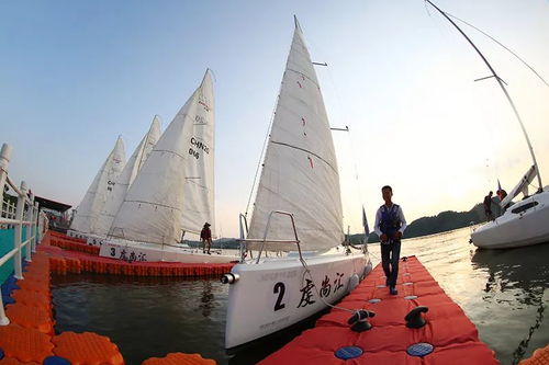 14岁女生在帆船上