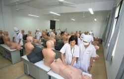 大二医学生飞机上救人引争议，本人回应来了！