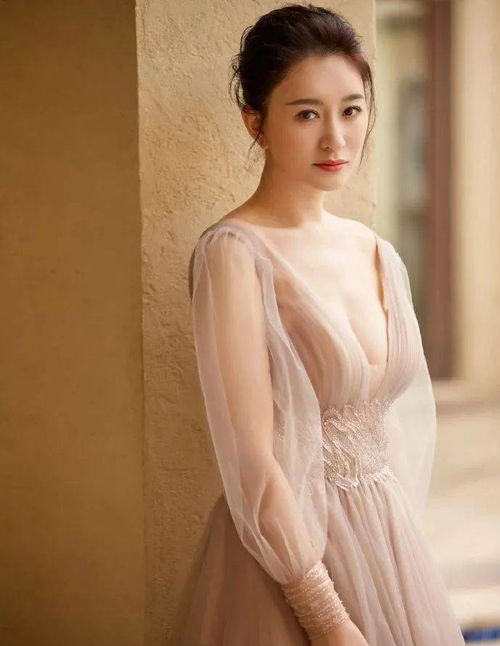 李小冉回应删何炅微信：背后故事真不少！