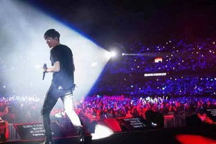 谢娜为张杰演唱会送花