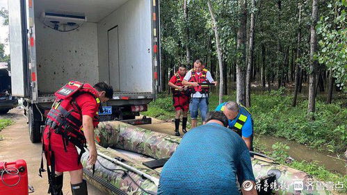 密云暴雨下的村庄：路面尽毁，淤泥厚达十几厘米