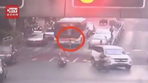 婴儿家属赶到现场