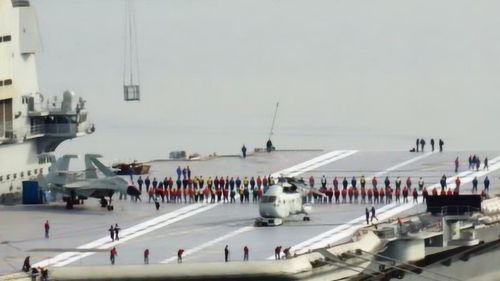 航母甲板上的战机