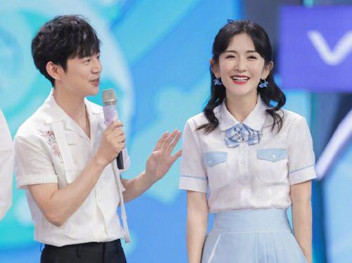 李小冉给何炅备注八块腹肌不能删？背后故事太有趣！