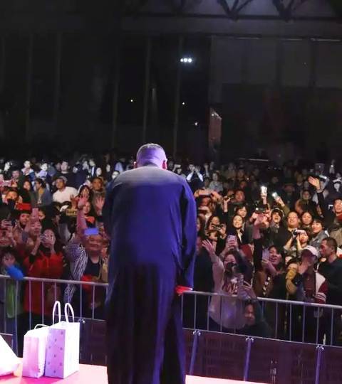 岳云鹏演唱会观众疯狂喊退票，背后真相令人深思！