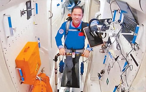 航天员在空间站锻炼