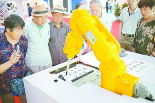 当AI与数学邂逅魔都，看WAIC 2025背后的智慧风暴