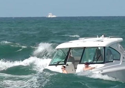 下龙湾游船倾覆惨剧：49人上船仅10人生还