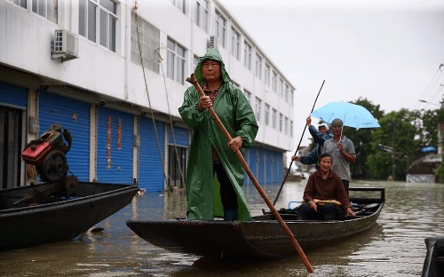 吧友实拍：北京密云暴雨如注 山洪肆虐村民被困