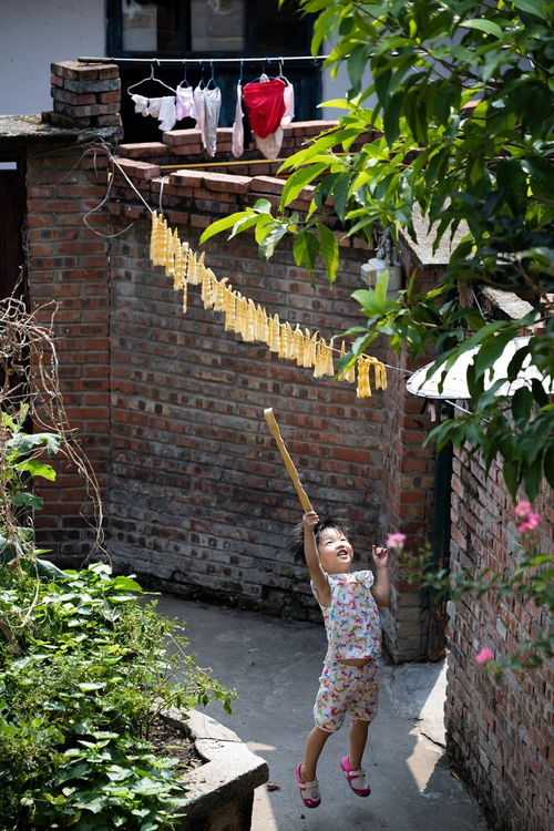 《城南旧事》小英子扮演者重现经典，背后故事引人深思