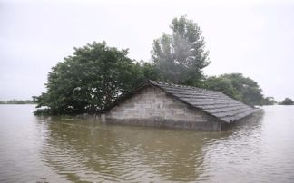 被洪水淹没的房屋