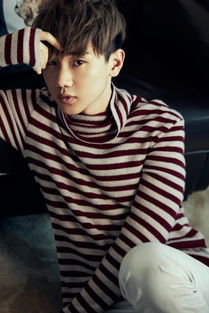 汪苏泷认真创作音乐的画面