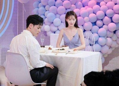 彭高和翁青雅合影