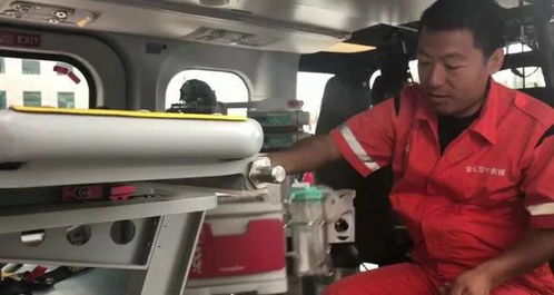 19岁医学生航班救人，面对风险毅然出手！