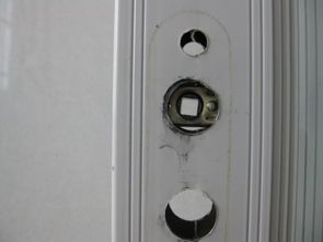 惊！商场女厕隔间竟装双面镜？隐私安全引担忧