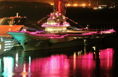 航母夜景图